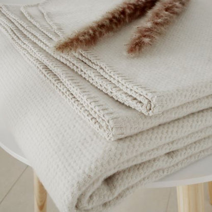 nordic-soul rostock schoenes beige baumwolldecke kuscheldecke sommerdecke wohndecke von riema