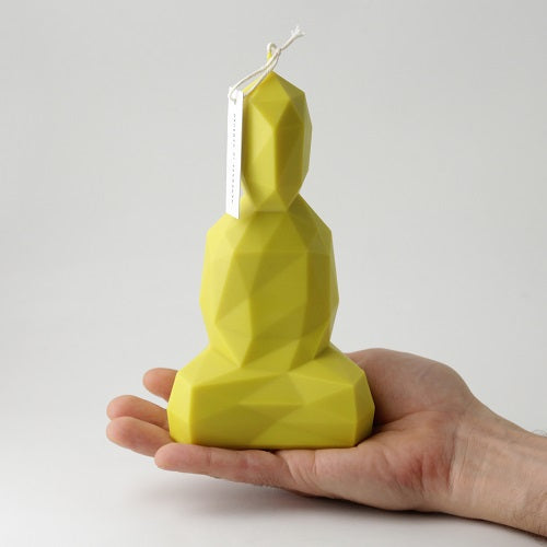 nordic-soul rostock schoenes senffarbene buddha kerze in geometrischer form aus rapswachs von candle of wisdom