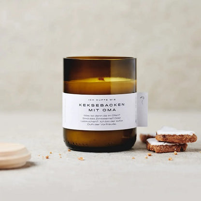 Duftkerze "Keksbacken mit Oma", aus Rapswachs mit Holzdocht im recycelten Altglas, 200 ml