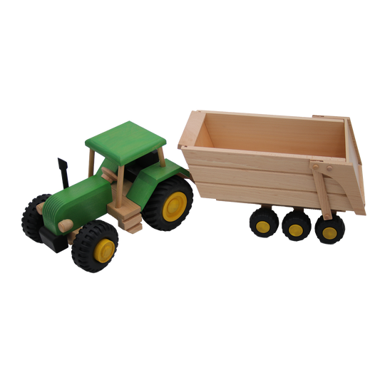 großer gruener traktor mit anhaenger zum kippen aus buchenholz